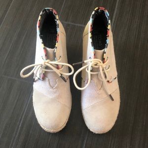 Toms tan wedge booties